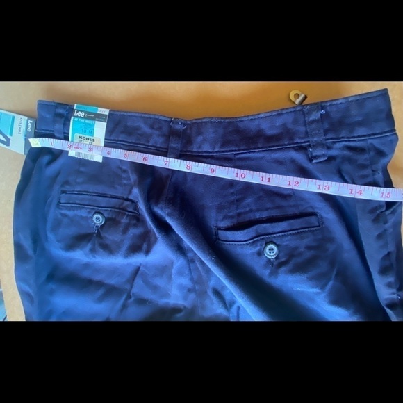 NWT Lee Capri stretch pants. Size Medium - Picture 5 of 7